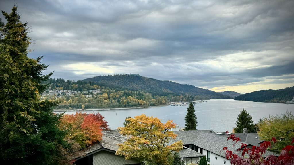 Port Moody 是大溫地區結合自然環境、學區與天車交通的宜居社區。本文深入介紹房價趨勢、社區機能與適合的購屋族群,幫助家庭與首購族做出明智選擇。